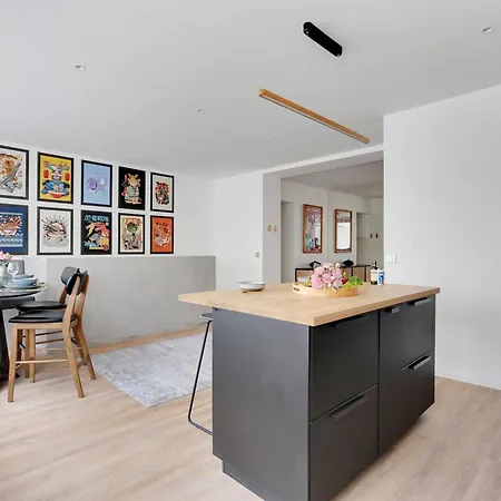 Spacious - 2br-4p - Place De Clichy Parigi